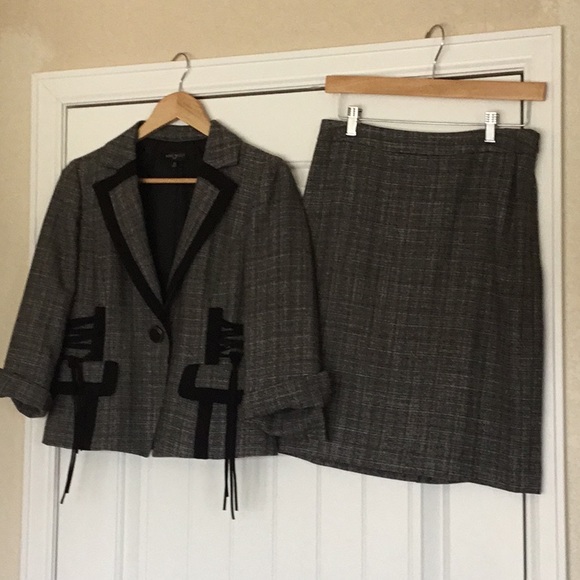 Beautiful two piece skirt suit - Picture 1 of 5